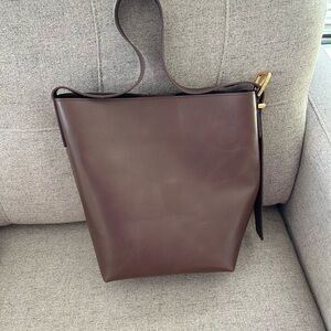 Madewell the essential medium bucket tote